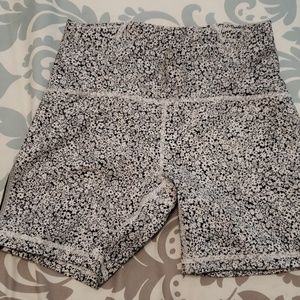 Lululemon 4" running tights